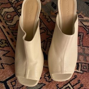 Bottega Veneta 38.5 8
block-heel mules immaculately crafted pieces, Bottega Ve